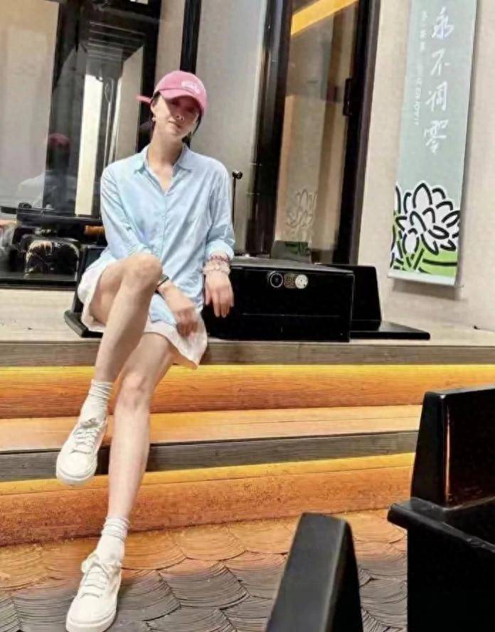 AG真人娱乐42岁蒋欣近照瘦成“纸片人”
