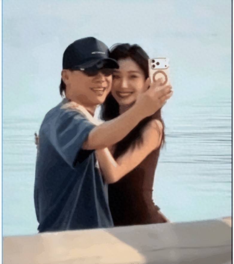 AG真人娱乐官网老牛吃嫩草！42岁的胡彦