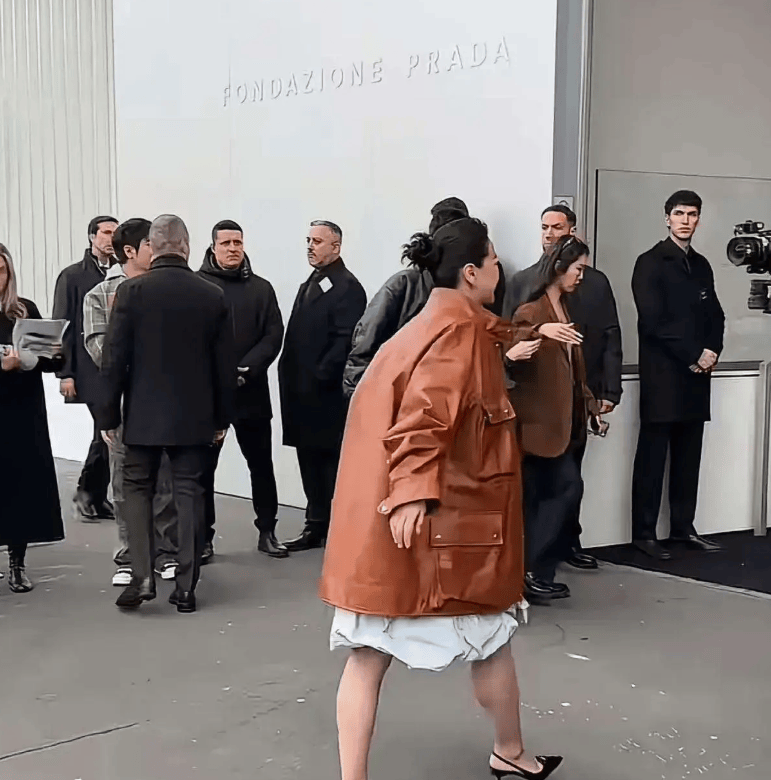 AG真人官网app贾玲近况曝光！一副男人